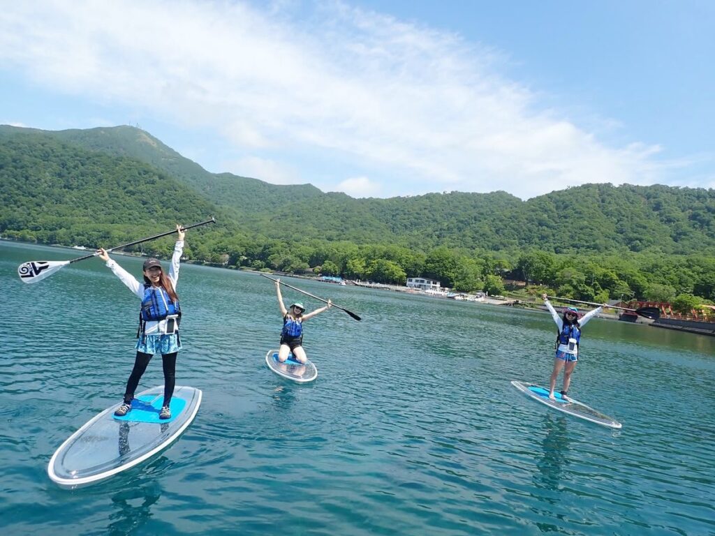 在北海道的支笏湖盡情享受透明SUP的樂趣