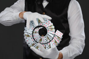 北海道すすきののマジックバーで披露されるカードマジック