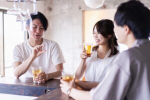 北海道の人気バーで楽しむ会話とカクテル
