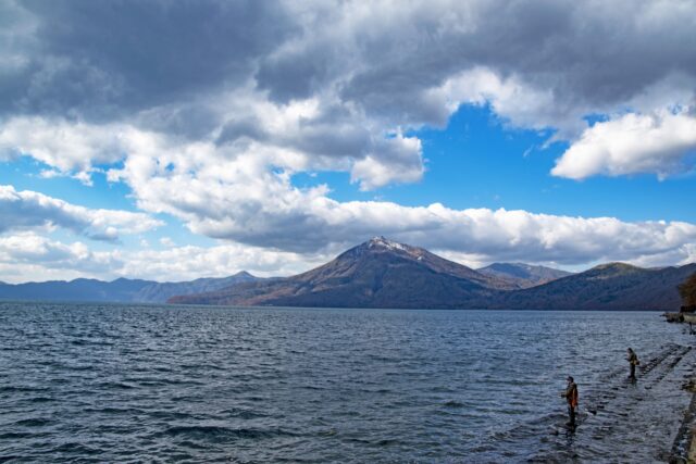 北海道　支笏湖　釣り人
