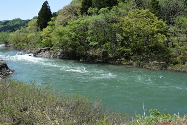 北海道　早春の渓流