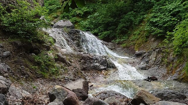 知床　カムイワッカ湯の滝