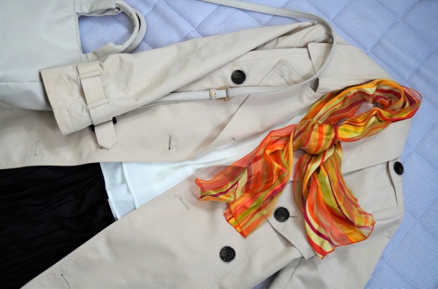 服装　トレンチコート