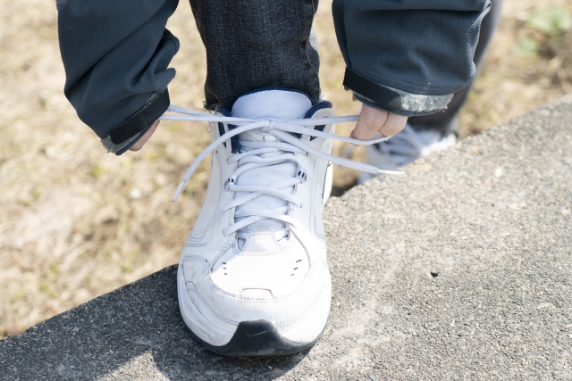 服装　スニーカー