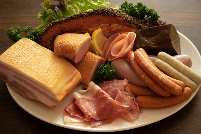 ハム、ソーセージなど地元食材の加工品のお土産