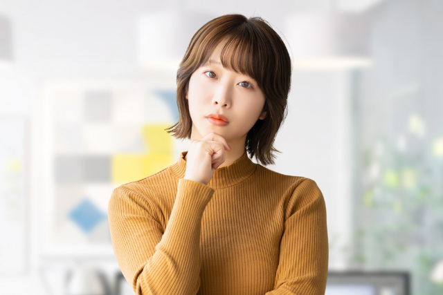 悩む 女性