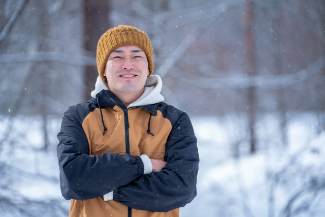 男性 雪